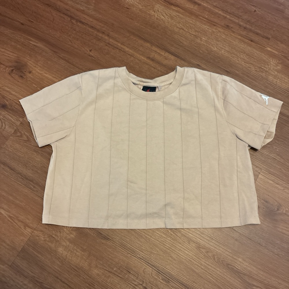 Air Jordan cropped t-shirt, with slit-open back. Size large. Tan color.